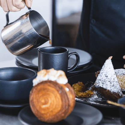 Taza Curva de 310 ml Negro Semi Mate Manhatan